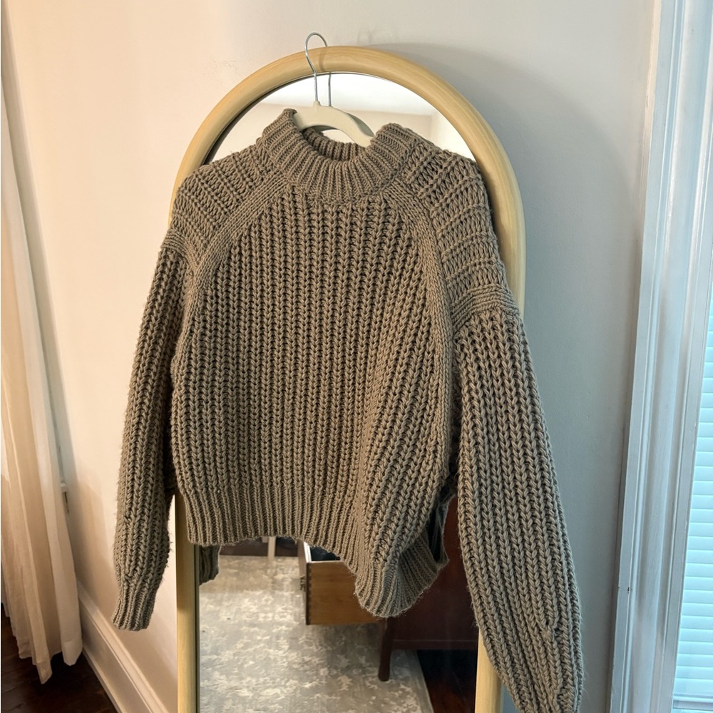 H&M sweater never worn XS